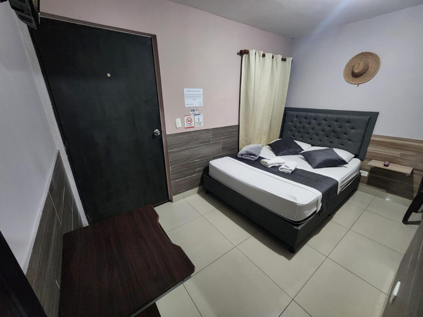 Hotel Medellin Calasanz 外观 照片